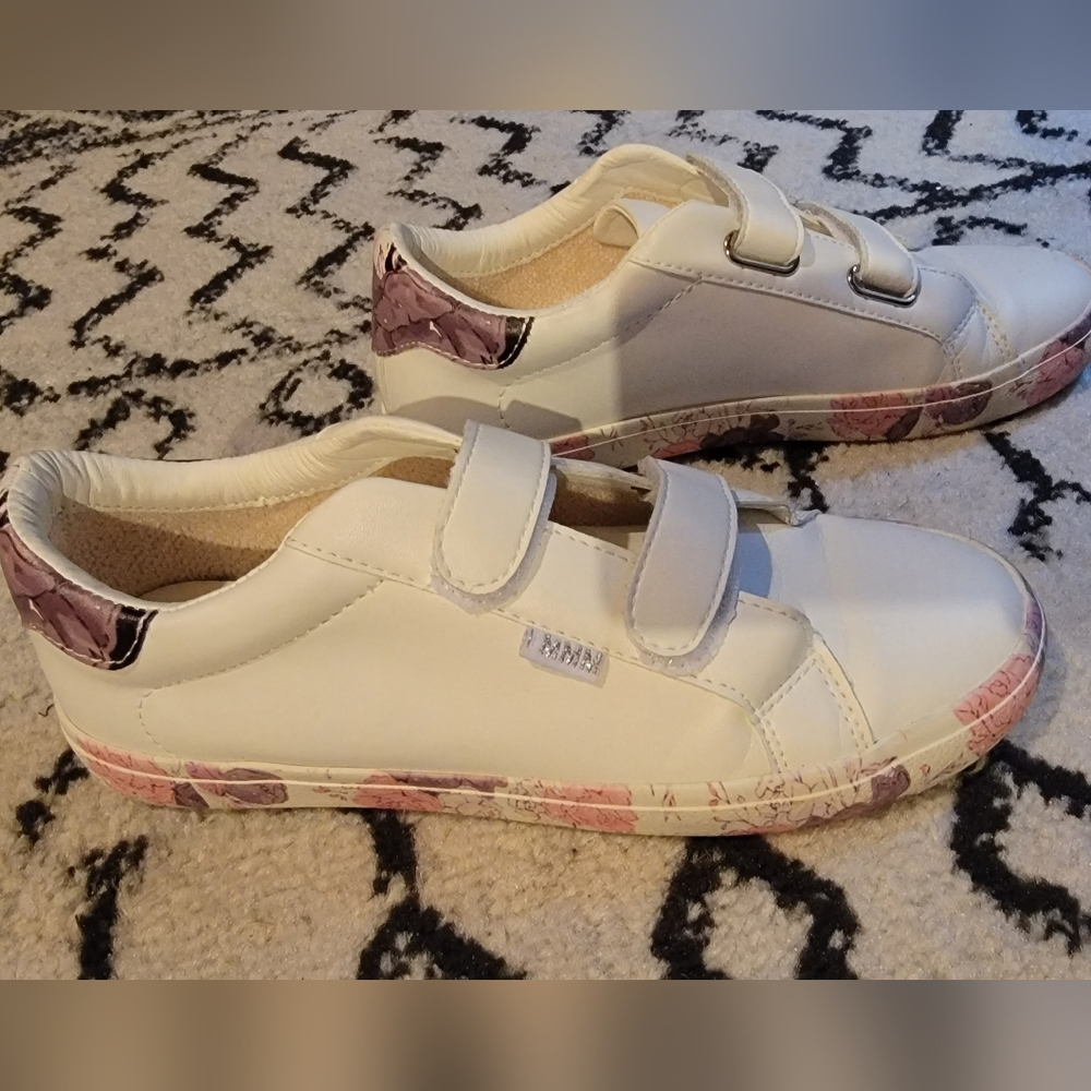 Women sneakers